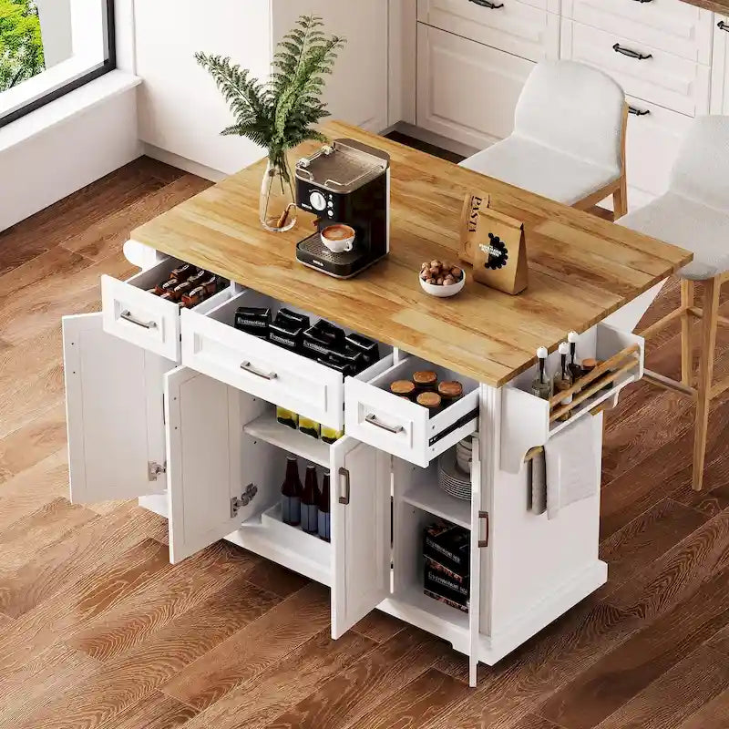 Grand îlot de cuisine avec rabat en bois, desserte de cuisine roulante texturée en relief avec portes et tiroirs avec rangement pour la cuisine, blanc