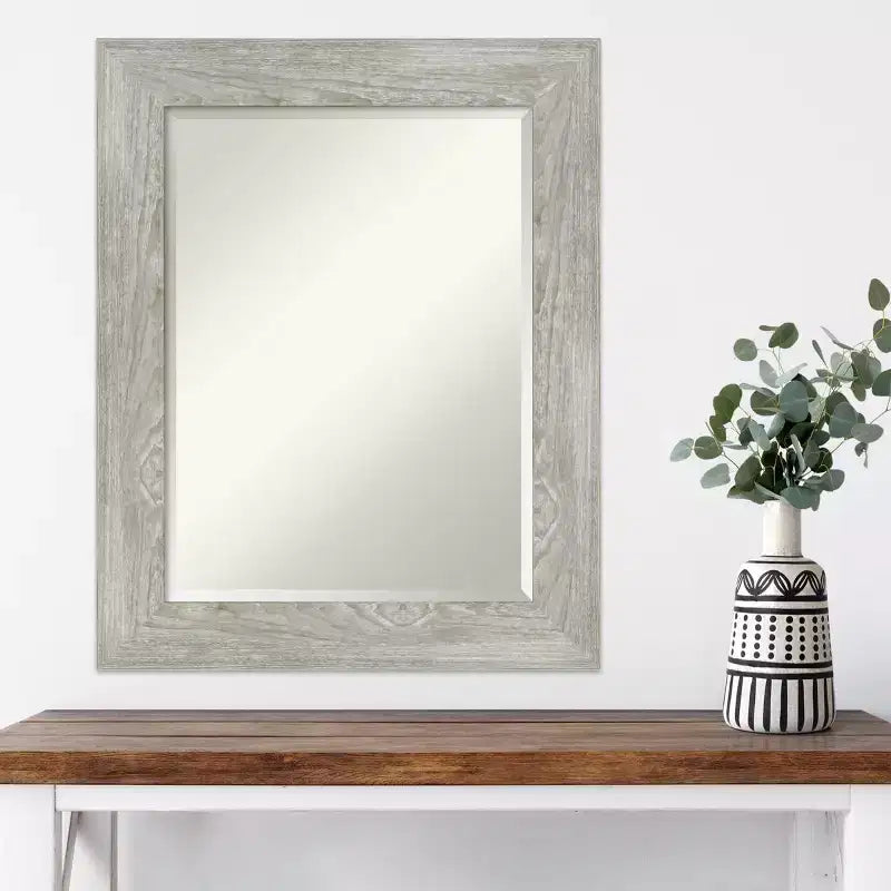 Miroir mural biseauté encadré gris colombe lavé, 24" x 30"