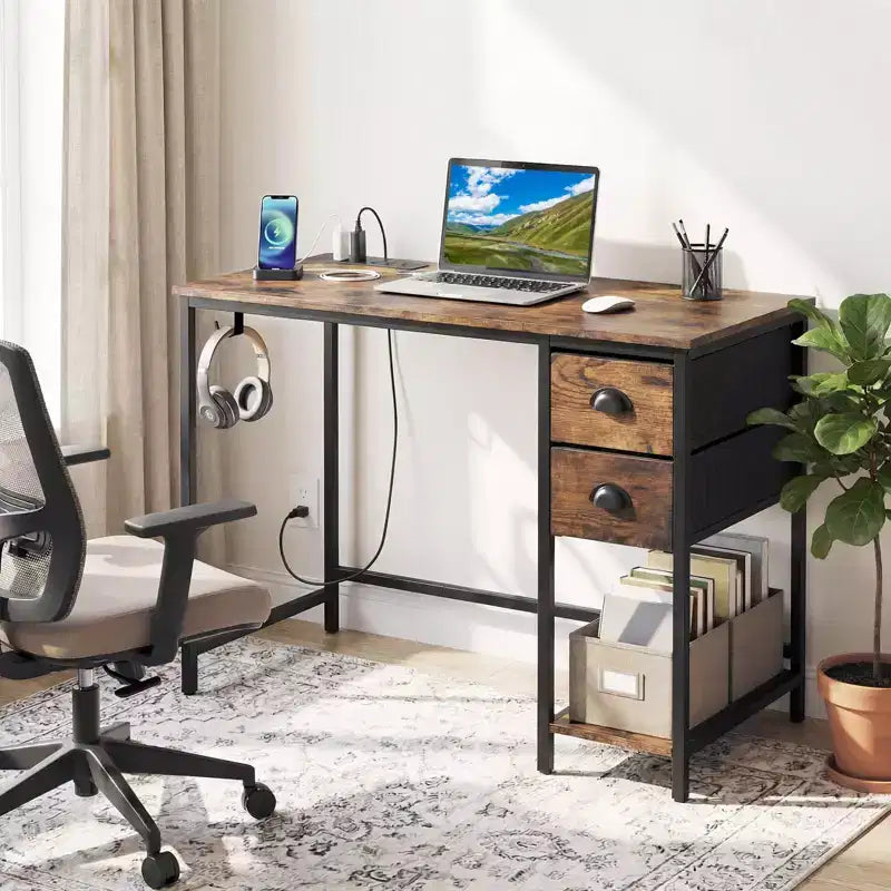 Bureau d'ordinateur avec station de charge, 2 tiroirs en tissu, étagère de rangement et crochet pour casque - Marron rustique et noir