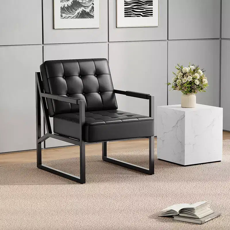 Fauteuil d'appoint en cuir, fauteuil avec accoudoirs de style moderne du milieu du siècle avec pieds en métal, chaise de lecture et de détente à dossier haut pour salon et chambre