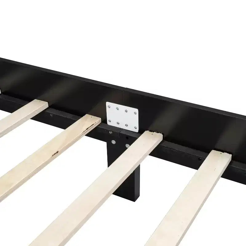 Lit plateforme queen en bois avec tête de lit en rotin naturel et support à lattes en bois, montage facile