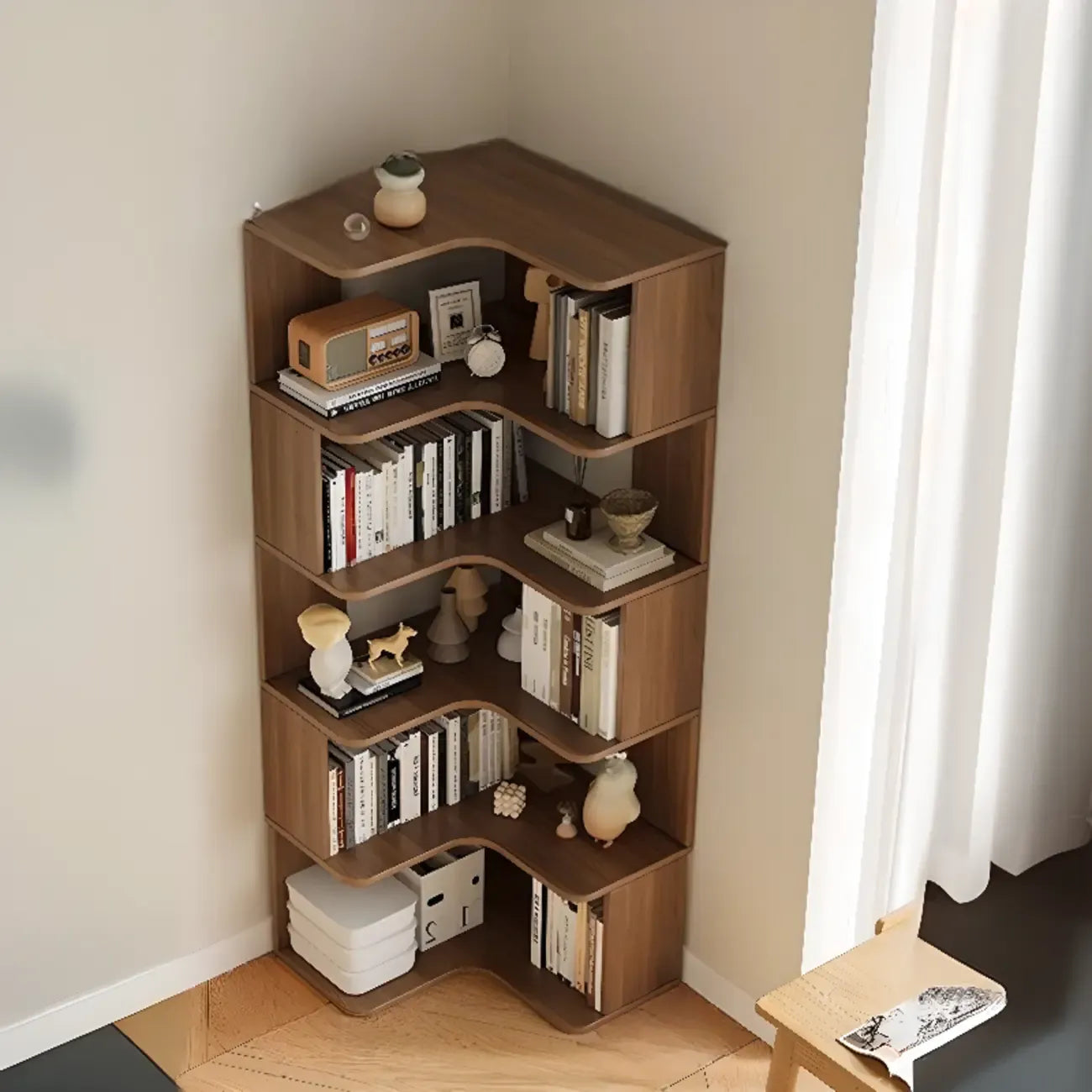 Étagère d'angle en bois manufacturé à 6 tablettes
