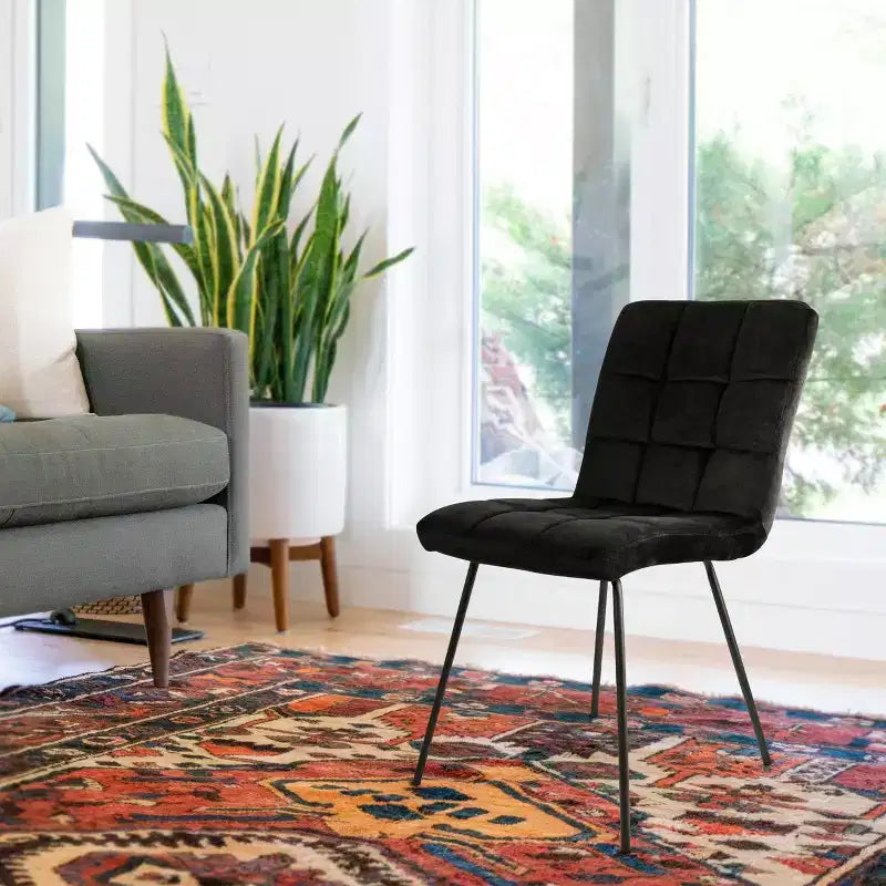 Lot de 2 chaises capitonnées en velours noir avec pieds en métal noir