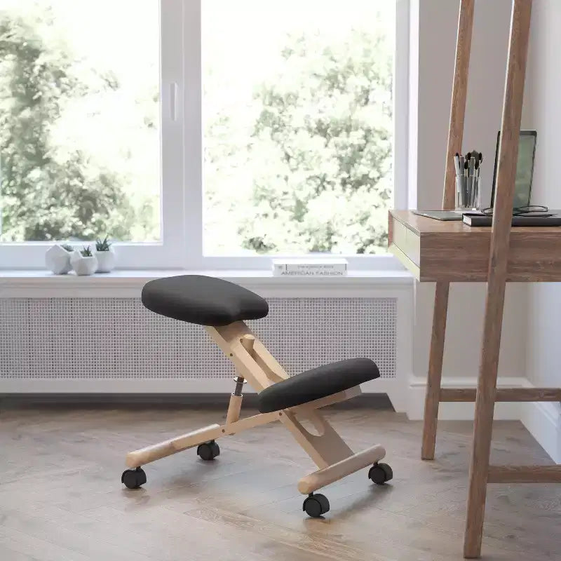 Chaise de bureau ergonomique mobile à genoux en bois avec tissu noir